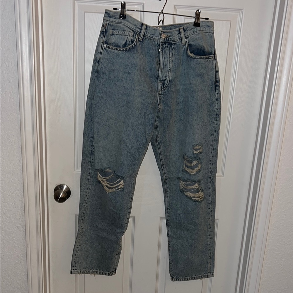 Women’s Distressed Boyfriend Jeans